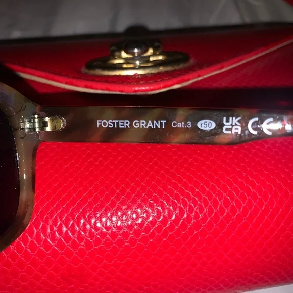 NWT Foster Grant Tortoiseshell Sunglasses with Dark Lenses 100% UVA protection - Picture 5 of 8